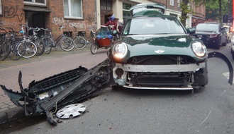 Polizei Münster: POL-MS: Beim Anfahren Auto übersehen - eine Leichtverletzte und 11.000 Euro Sachschaden