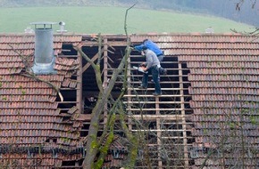 DVAG Deutsche Vermögensberatung AG: Gut abgesichert für stürmische Zeiten / Die DVAG erklärt, welche Versicherungen Hausbesitzer umfassend vor Folgekosten durch Sturm, Hochwasser und Co. schützen