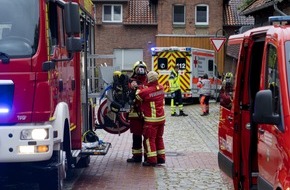 Feuerwehr Samtgemeinde Wathlingen: FW Wathlingen: Gro&szlig;angelegte Alarm&uuml;bung in Wathlingen: Feuerwehren und Rotes Kreuz trainieren die organisations&uuml;bergreifende Zusammenarbeit