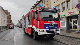 Freiwillige Feuerwehr Celle: FW Celle: Erstmeldung - Balkonbrand