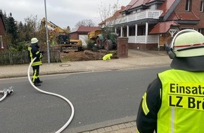 Feuerwehr Flotwedel: FW Flotwedel: Gasleitung bei Baggerarbeiten abgerissen / Größere Mengen Gas strömten aus