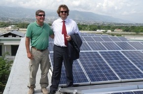 nph Kinderhilfe Lateinamerika e.V.: Solarstrom für Haiti - eine echte Alternative / Karlsruher Hilfswerk baut Solaranlage mit richtungs-weisender Technologie auf Kinderkrankenhaus