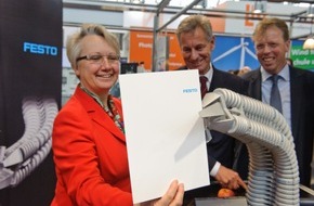 Festo SE & Co. KG: Deutscher Zukunftspreis: Preisträger spenden 250.000 Euro für Bildungsprojekte / Team unterstützt Förderung der Ausbildung in Technikberufen (mit Bild)