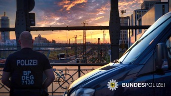 Bundespolizeidirektion München: Bundespolizeidirektion München: Diverse Gewaltdelikte, u.a. mit Pfeffersprayeinsatz in Regionalbahn