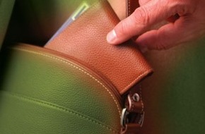 Polizeiinspektion Nienburg / Schaumburg: POL-NI: Taschendiebstahl weit verbreitet Weihnachtsgedränge begünstigt