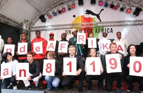 PUMA / GEMEINSAM FÜR AFRIKA: GEMEINSAM FÜR AFRIKA und PUMA UNITED FOR AFRICA TRAM OPENING - GET ON IT!