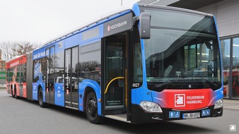 FW-HH: Ein Bus mit klarer Botschaft: Die richtige Nummer im richtigen Moment!