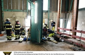 Feuerwehr München: FW-M: Tödlicher Bauunfall (Sendling)