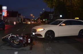 Kreispolizeibehörde Herford: POL-HF: Taxi-Fahrer übersieht Motorrad- Sturz auf nasser Fahrbahn