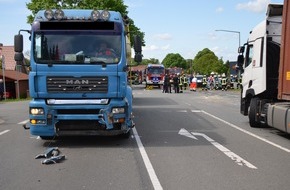 Polizeiinspektion Stade: POL-STD: Zwei Autoinsassen bei Unfall auf Bundesstraße 73 in Buxtehude schwer verletzt
