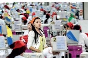 SÜDWIND e.V.: Neue SÜDWIND-Studie zeigt:  Mehr Engagement deutscher Textil- und Sportartikelhändler für existenzsichernde Löhne in Indonesien nötig