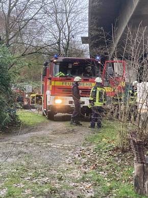FW-EN: Feuerwehr Hattingen auch an Heiligabend mehrfach im Einsatz