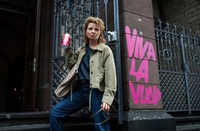 Joyn: Viva la Vulva! Annette Frier brilliert ab heute in ihrer neuen Comedy-Serie "Frier und Fünfzig - Am Ende meiner Tage" kostenlos auf Joyn
