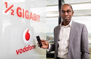 Vodafone GmbH: Bergfest auf dem Weg zur Gigabit-Gesellschaft: Vodafone bringt als Erster halbes Gigabit aufs Smartphone