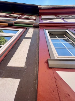 Tatkräftig saniert am „Hören"