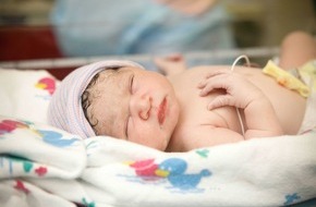 sixx: Geburtskanal sixx: "Eltern gesucht! Mein Baby braucht ein Zuhause" und "One Born Every Minute - Die Babystation" als Deutschlandpremiere am Mittwoch, 1. Oktober 2014, ab 20:15 Uhr (FOTO)