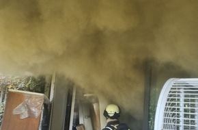 Feuerwehr und Rettungsdienst Bonn: FW-BN: Kräftezehrender Einsatz bei Brand in Souterrainwohnung