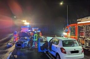 Feuerwehr Mülheim an der Ruhr: FW-MH: Drei Verletzte nach Verkehrsunfall in Mülheim-Saarn