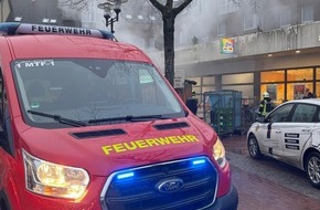 Feuerwehr Leichlingen: FW Leichlingen: Gemeldeter Brand in Bankfiliale