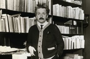 The HISTORY Channel: Das Leben eines Genies: HISTORY[TM] feiert Albert Einsteins 130. Geburtstag und zeigt eine Dokumentation über den berühmtesten Physiker am Samstag, 14. März um 20 Uhr in deutscher Erstausstrahlung