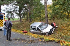 Polizei Wolfsburg: POL-WOB: Bahrdorf: Seat-Fahrer bei Unfall schwer verletzt
