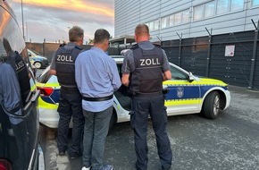 Hauptzollamt Duisburg: HZA-DU: Illegale Waffen, hohe Bargeldbetr&auml;ge und gef&auml;lschte P&auml;sse - Hauptbeschuldigter nach 10-j&auml;hriger Flucht gefasst - Internationaler Haftbefehl f&uuml;hrt zum Erfolg