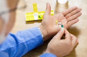 ABDA - Bundesvereinigung Deutscher Apothekerverb&auml;nde e. V.: Viele Menschen greifen unn&ouml;tig zu Nahrungserg&auml;nzungsmitteln / pharmacon Meran