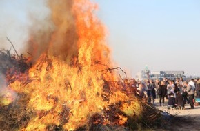 Tourismus-Service Norden-Norddeich: Pressetext: „Osterfeuer am Meer“: Norddeich vertreibt Wintergeister und weckt Sommerfreuden