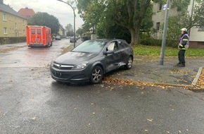 Feuerwehr Dortmund: FW-DO: Verkehrsunfall in Wambel / Feuerwehr rettet eingeklemmte Person