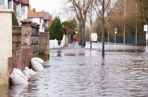 Verbraucherzentrale Nordrhein-Westfalen e.V.: Wenn der Keller unter Wasser steht: Versicherungsschutz bei Starkregen