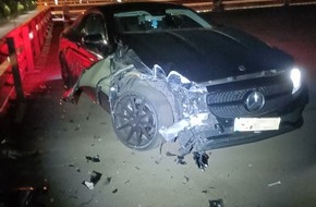 Polizei Bielefeld: POL-BI: Unfall im Parkhaus - ein Auto mit zwei Fahrern