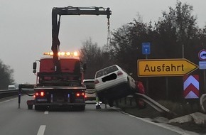 Polizeidirektion Neustadt/Weinstraße: POL-PDNW: Polizeiautobahnstation Ruchheim - Vollsperrung der B9 nach Verkehrsunfall