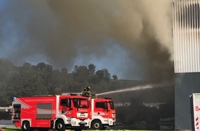 Feuerwehr Bergisch Gladbach: FW-GL: Erstmeldung:
Feuer 5 - Overather Straße - Bergisch Gladbach-Bockenberg