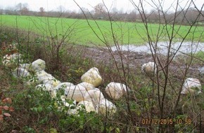 Polizeidirektion Bad Segeberg: POL-SE: Appen - Unbekannte entsorgen illegal Mineralwolle am Waldrand - Wer hat etwas gesehen?