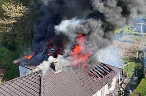Feuerwehr Lennestadt: FW-OE: Dachstuhlbrand in Meggen
