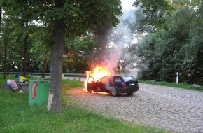 Polizeiinspektion Hildesheim: POL-HI: BMW fängt auf der Autobahn Feuer und brennt komplett aus