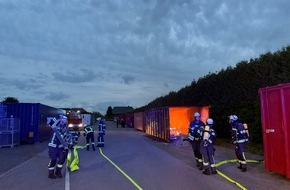 Freiwillige Feuerwehr Werne: FW-WRN: Brennender Seefrachtcontainer im Gewerbegebiet Baaken