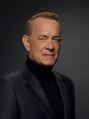 Die deutsche Stimme von Tom Hanks: Joachim Tennstedt &uuml;ber seine Arbeit an der Doku-Serie &bdquo;Der Zweite Weltkrieg mit Tom Hanks&ldquo;