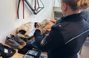 Hauptzollamt Stuttgart: HZA-S: Teure Bekleidung im Postpaket? / Stuttgarter Zoll stoppt Markenoutfits aus der Türkei