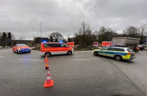 Feuerwehr Norderstedt: FW Norderstedt: Ochsenzoll-Kreisel: Verkehrsunfall zwischen LKW und PKW
