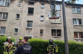 Feuerwehr Bochum: FW-BO: Feuerwehr Bochum rettet Person aus brennender Wohnung - Person verstirbt trotz sofortiger Reanimationsma&szlig;nahmen