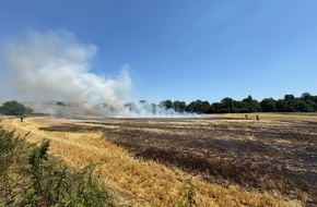 Feuerwehr Erkrath: FW-Erkrath: Feuerwehr Erkrath bekämpft Flächenbrand von rund 9.000 m²