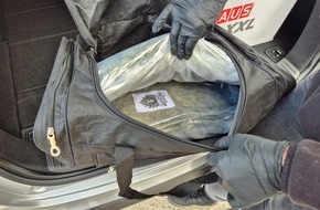 Zollfahndungsamt Hamburg: ZOLL-HH: Zoll und Polizei stoppen Drogenbande in Greifswald Zollfahndung und Polizei stellen über 12 Kilogramm Marihuana sowie weitere Drogen sicher, sechs Festnahmen bei Durchsuchungen in Greifswald