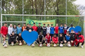 CHECK24 GmbH: CHECK24.de fördert buntkicktgut - die "interkulturelle straßenfußball-liga münchen"