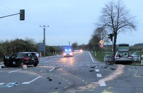 Kreispolizeibehörde Viersen: POL-VIE: Nettetal-Lobberich: Verkehrsunfall fordert zwei Verletzte