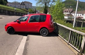 Polizeidirektion Neustadt/Weinstraße: POL-PDNW: Führerloses Auto verursacht Sachschaden
