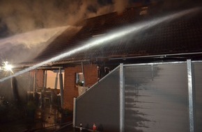 Polizeiinspektion Stade: POL-STD: Wohnhaus in Düdenbüttel beim zweiten Feuer in einer Nacht zerstört - 300.000 Euro Sachschaden