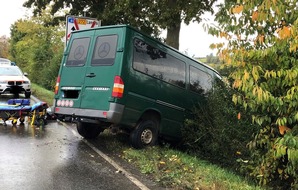 Polizeidirektion Landau: POL-PDLD: Zeiskam, B 272, Fahrtrichtung Landau Sonntag, 16.10.2021, um 8.14 Uhr Verkehrsunfall mit schwerverletzter Person