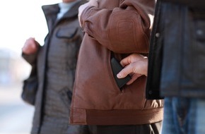 Polizei Mettmann: POL-ME: Schutz vor Taschendieben: Die Polizei berät an ihrem Info-Stand - Wülfrath / Erkrath - 2309083
