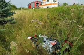 Polizeidirektion Neustadt/Weinstraße: POL-PDNW: Verkehrsunfall mit schwerverletztem Motorradfahrer; Reh querte die Fahrbahn